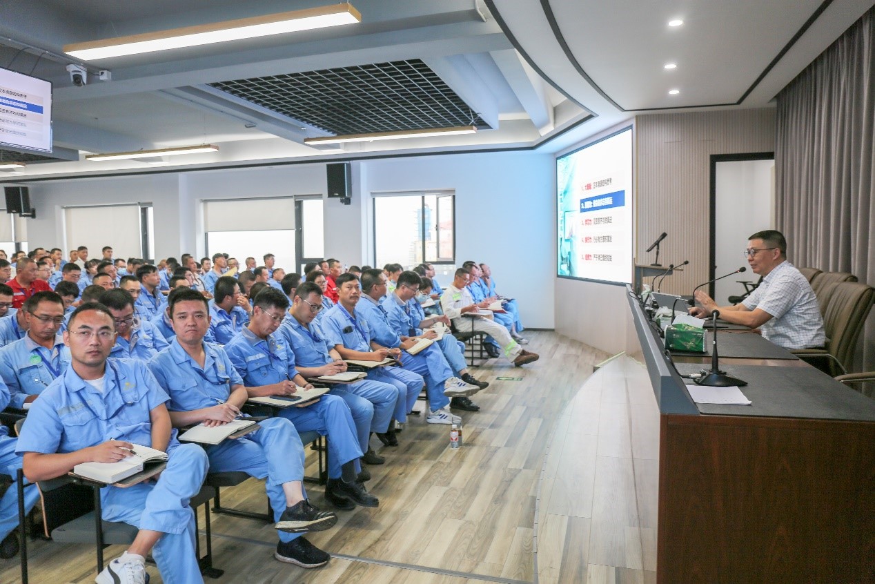公司特邀专家举行《正道匠心》专题讲座_环球360