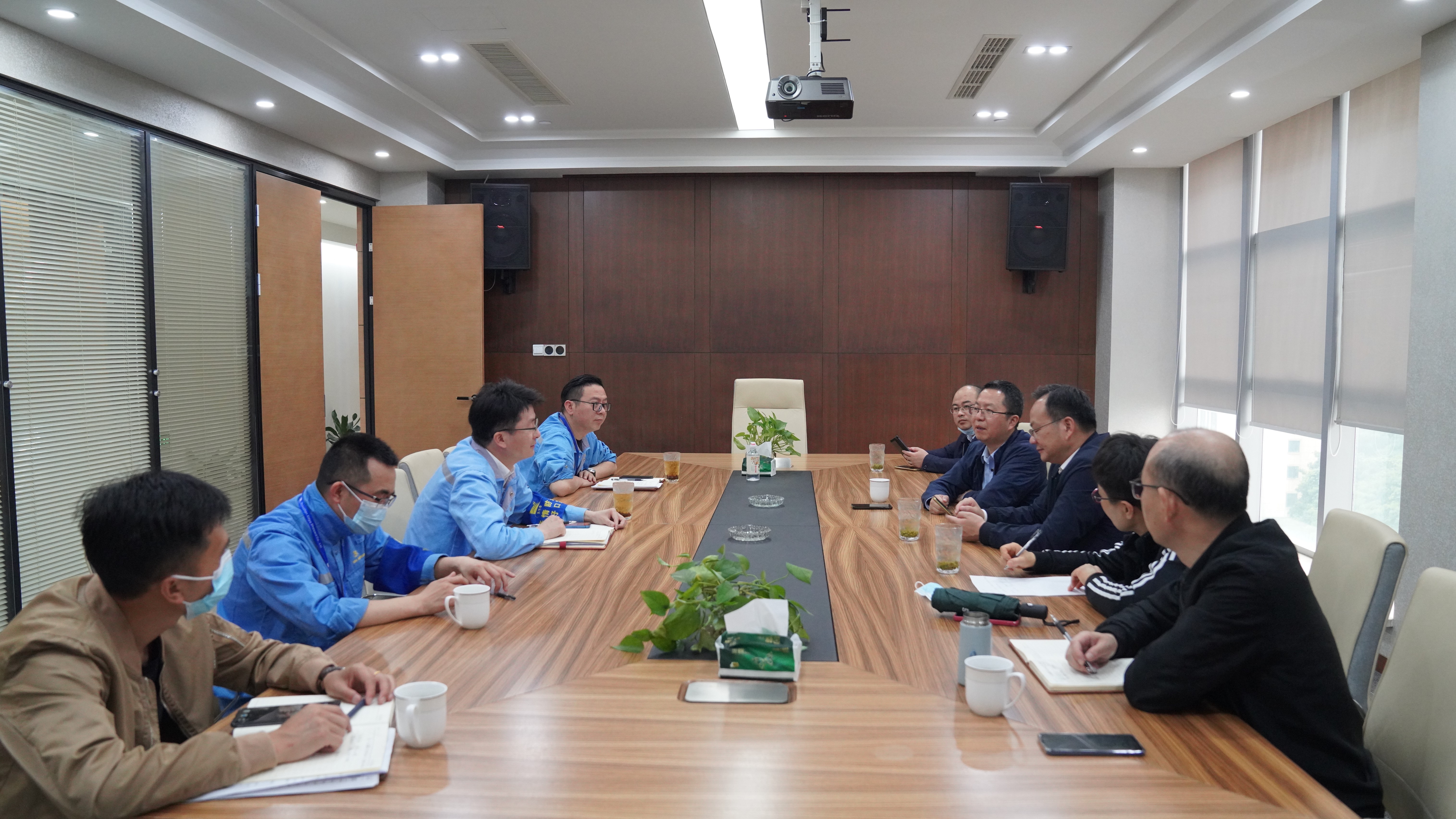 市卫健委徐方明主任一行莅临指导防疫事情_环球360