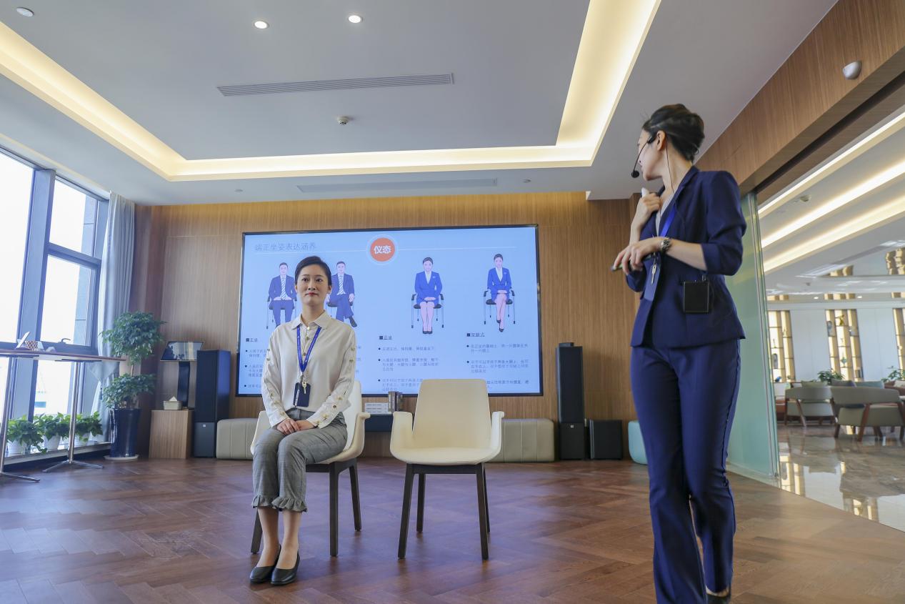 学习商务礼仪，，提升公司形象_环球360